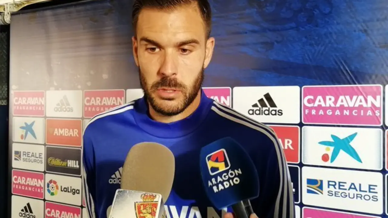 'Pichu' Atienza cree que las p&eacute;rdidas de bal&oacute;n les pillan con mucha gente arriba. Foto: Real Zaragoza