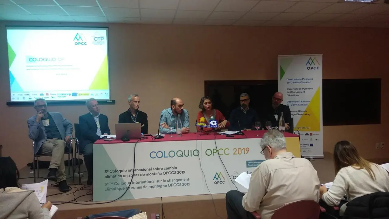 Imagen de la presentaci&oacute;n en rueda de prensa de las distintas investiaciones que se analizan hoy en Jaca sobre el cambio clim&aacute;tico en la monta&ntilde;a del Pirineo. Foto: Sportaragon