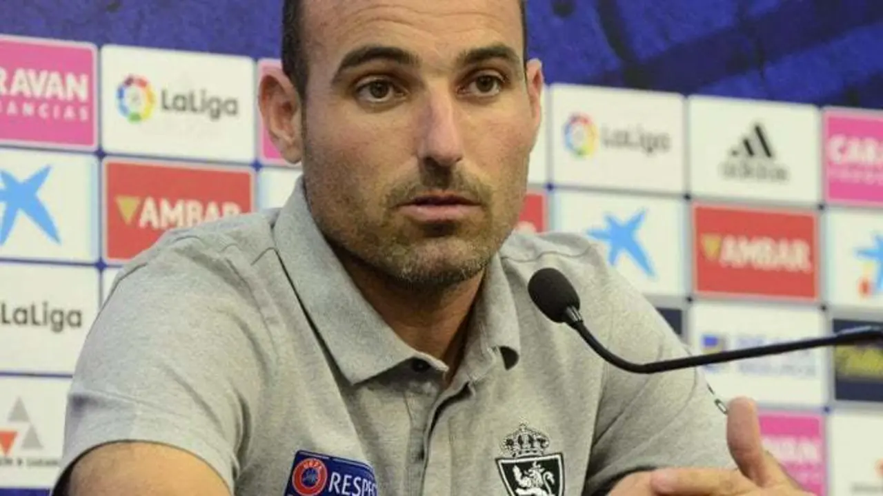 Iv&aacute;n Mart&iacute;nez en rueda de prensa. Foto: Real Zaragoza