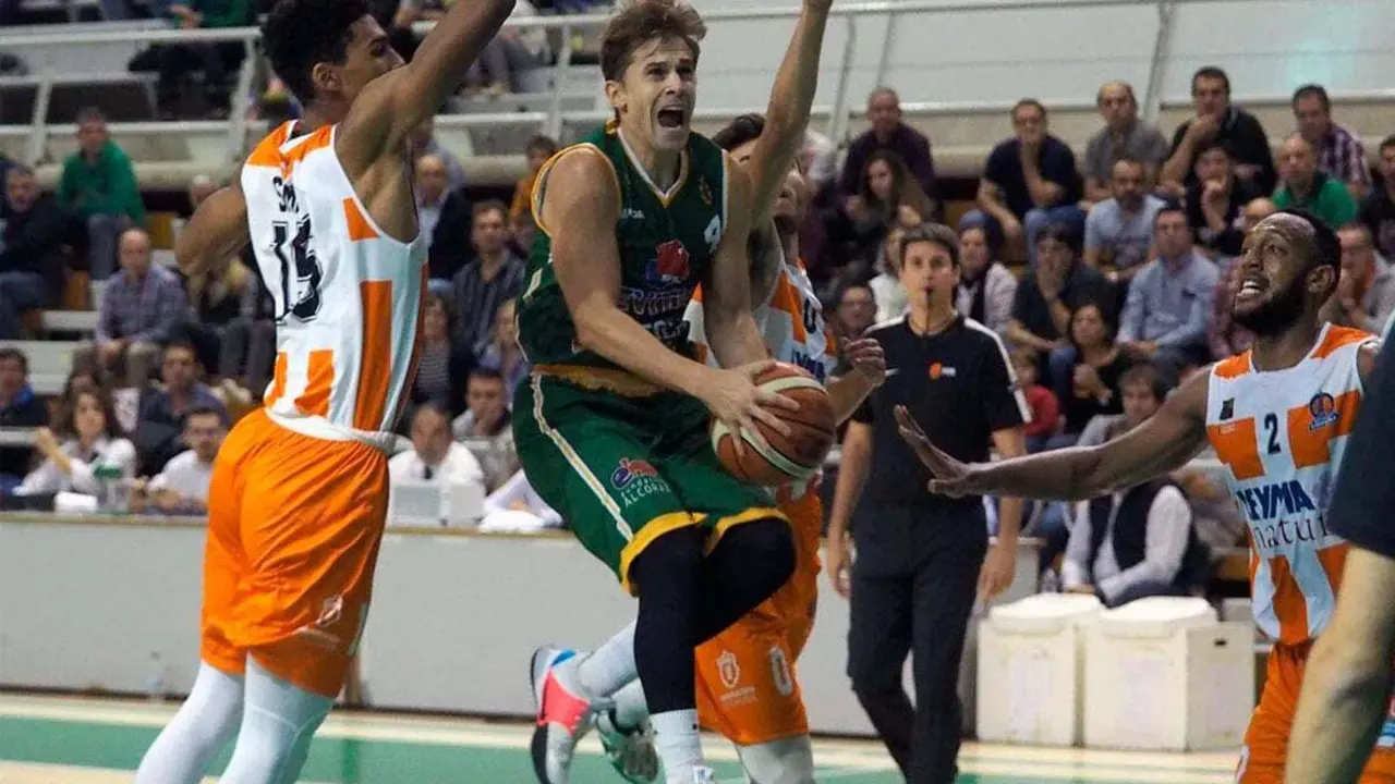 Fran C&aacute;rdenas jugar&aacute; su segundo partido con la el&aacute;stica de Levitec Huesca | Foto: C.Pascual