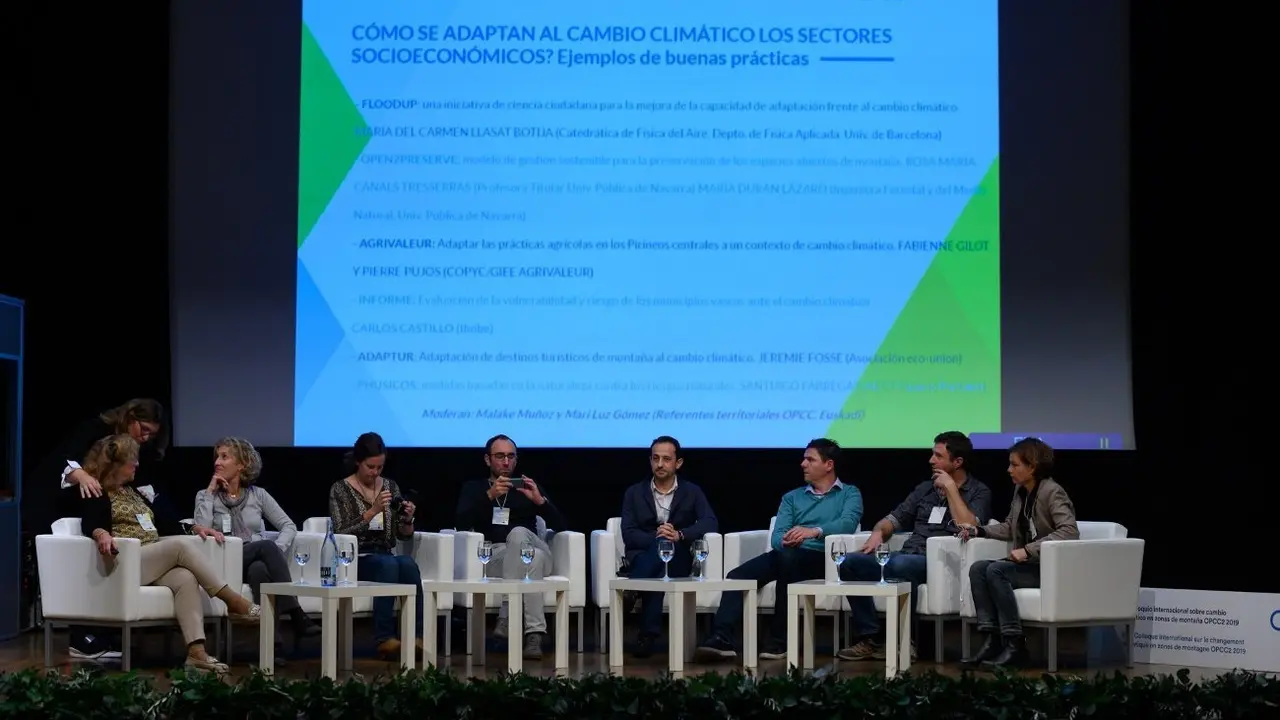 Imagen de uno de los coloquios celebrados en Jaca sobre las monta&ntilde;as y el cambio clim&aacute;tico. Foto: Iv&aacute;n Escribano