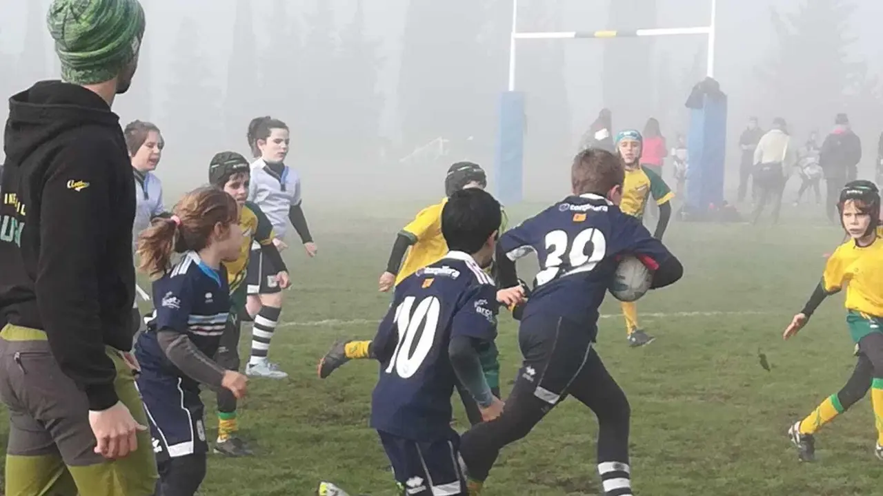 poco a poco el rugby en Arag&oacute;n atrae a m&aacute;s aficionados al bal&oacute;n oval. Foto: FAR