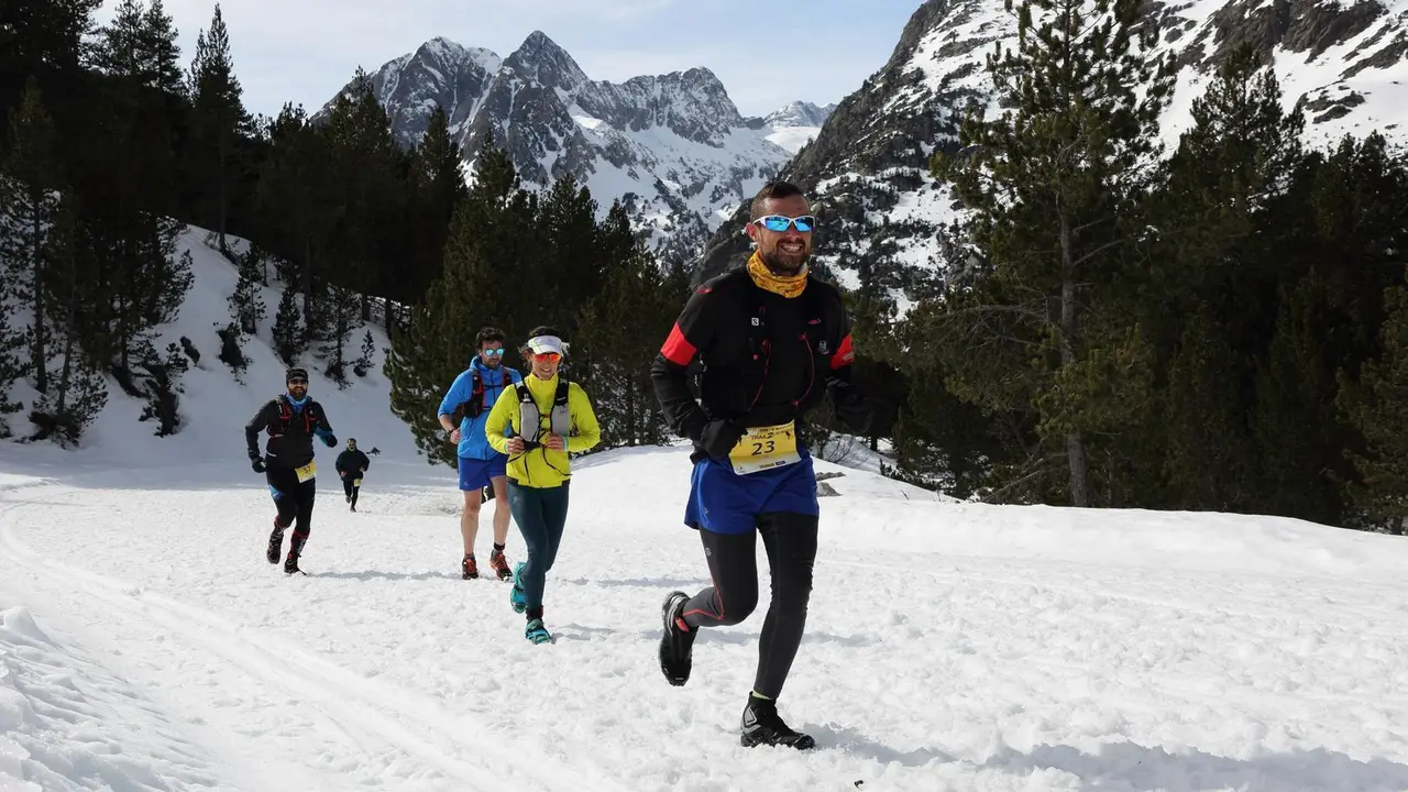 Imagen de una anterior edici&oacute;n del snowruning organizado por Trail2Heaven en Llanos del Hospital. Foto: Trail2Heaven