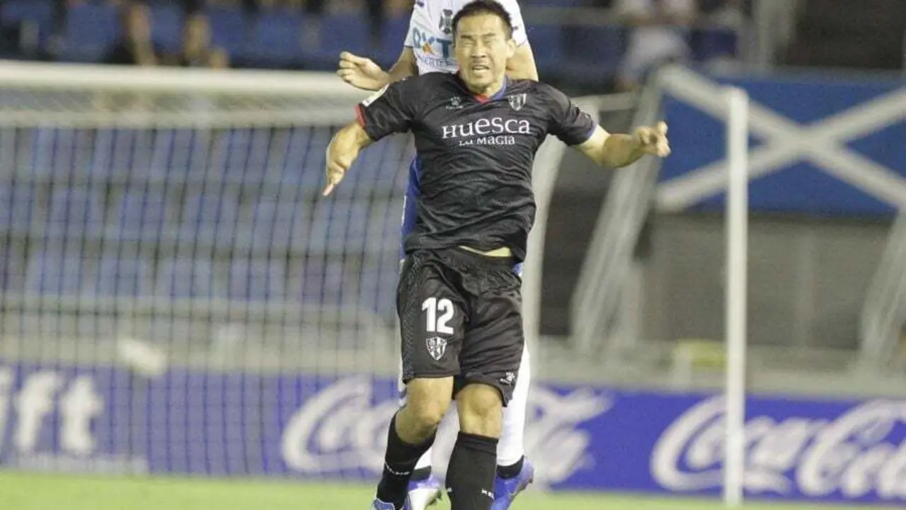 El delantero de la SD Huesca Okazaki con la tercera equipaci&oacute;n Foto: LFP