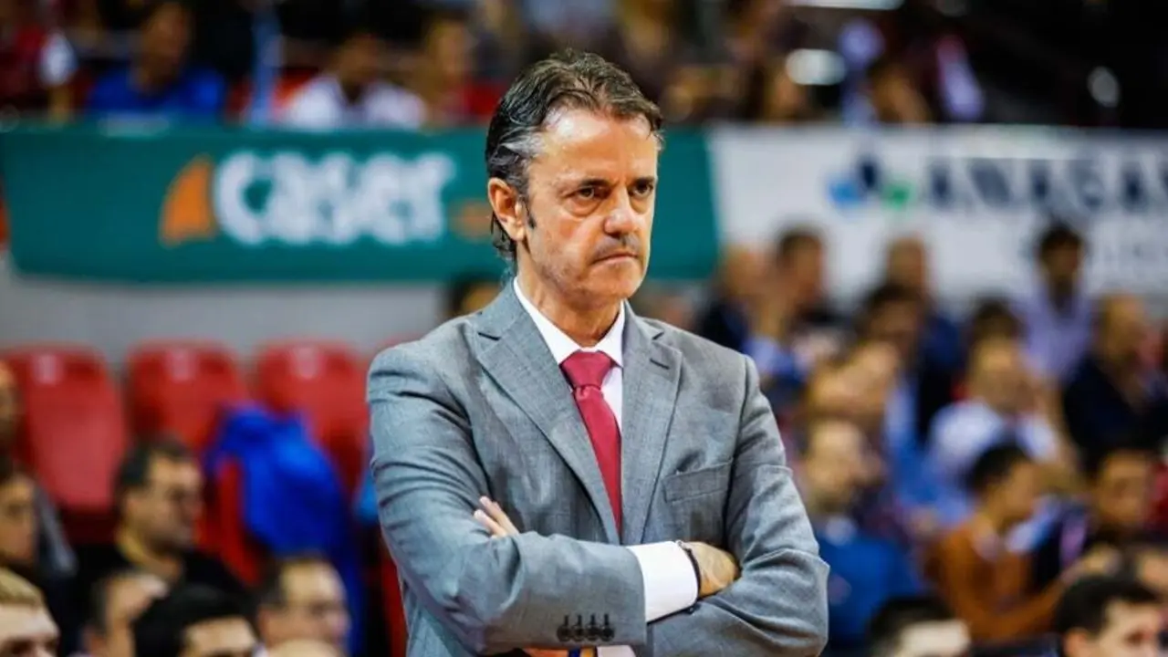 Fisac, pensativo en el Pabell&oacute;n Pr&iacute;ncipe Felipe. Foto: Esther Casas/FIBA