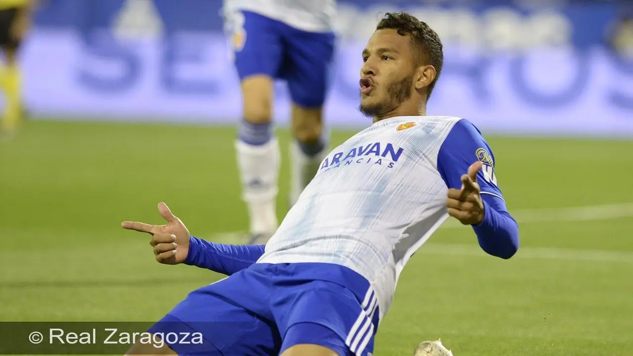 Luis Su&aacute;rez celebra uno de sus goles con el Zaragoza. Foto: Real Zaragoza