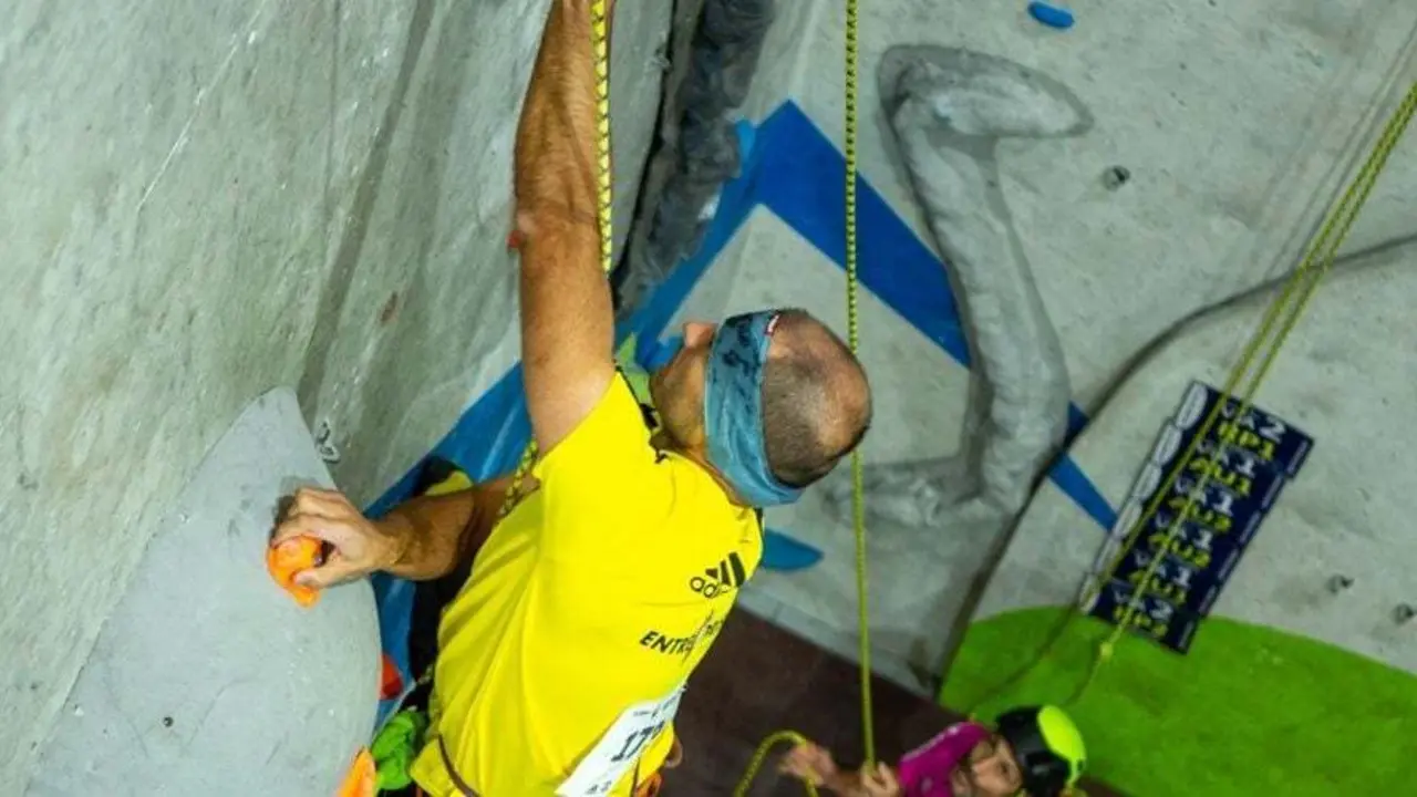 Participante en la paraescalada del Campeonato de Espa&ntilde;a. | Foto: FEDME