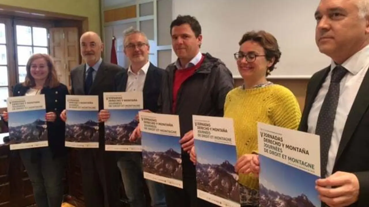 Presentaci&oacute;n de las Jornadas Derecho y Monta&ntilde;a celebrada hoy en el Ayuntamiento de Jaca. Foto: Ayto. de Jaca
