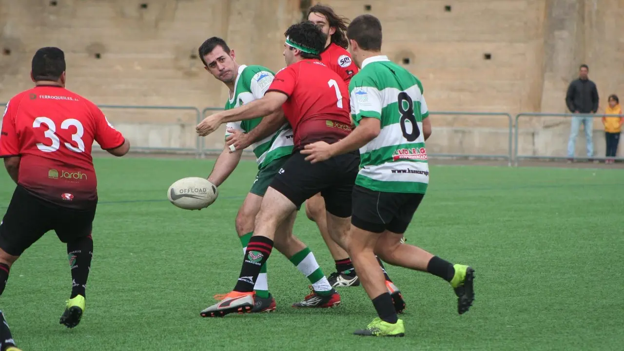 Imagen de una de las jugadas entre el Huesca Rugby y el Ejea Rugby/Gigantes de Navarra. Foto: Cedida