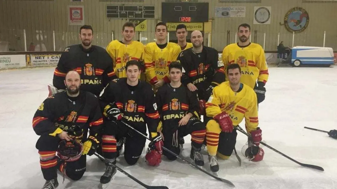 Jugadores del CH Jaca seleccionados por la absoluta de Espa&ntilde;a y la sub 20. Foto: CH Jaca