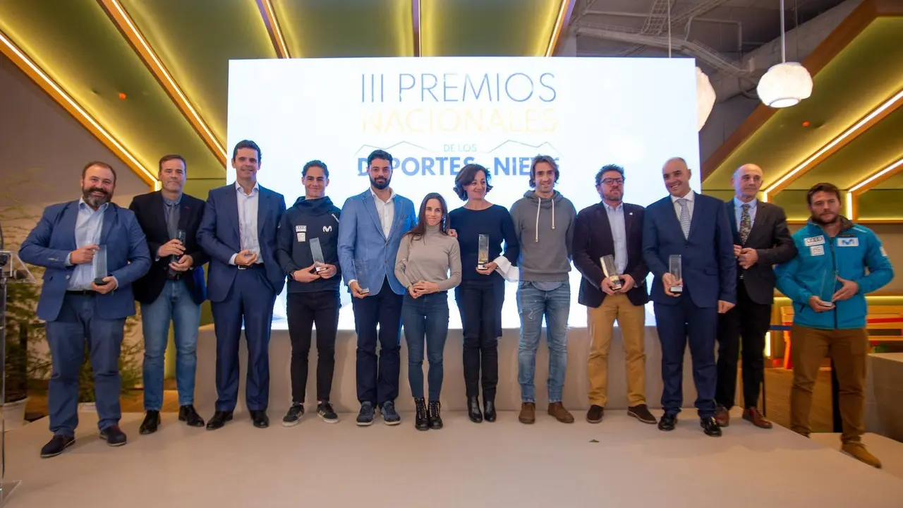 Imagen de los premiados en la de los deportes de la nieve de un intenso fin de semana de esqu&iacute; en Madrid. Foto: Rfedi