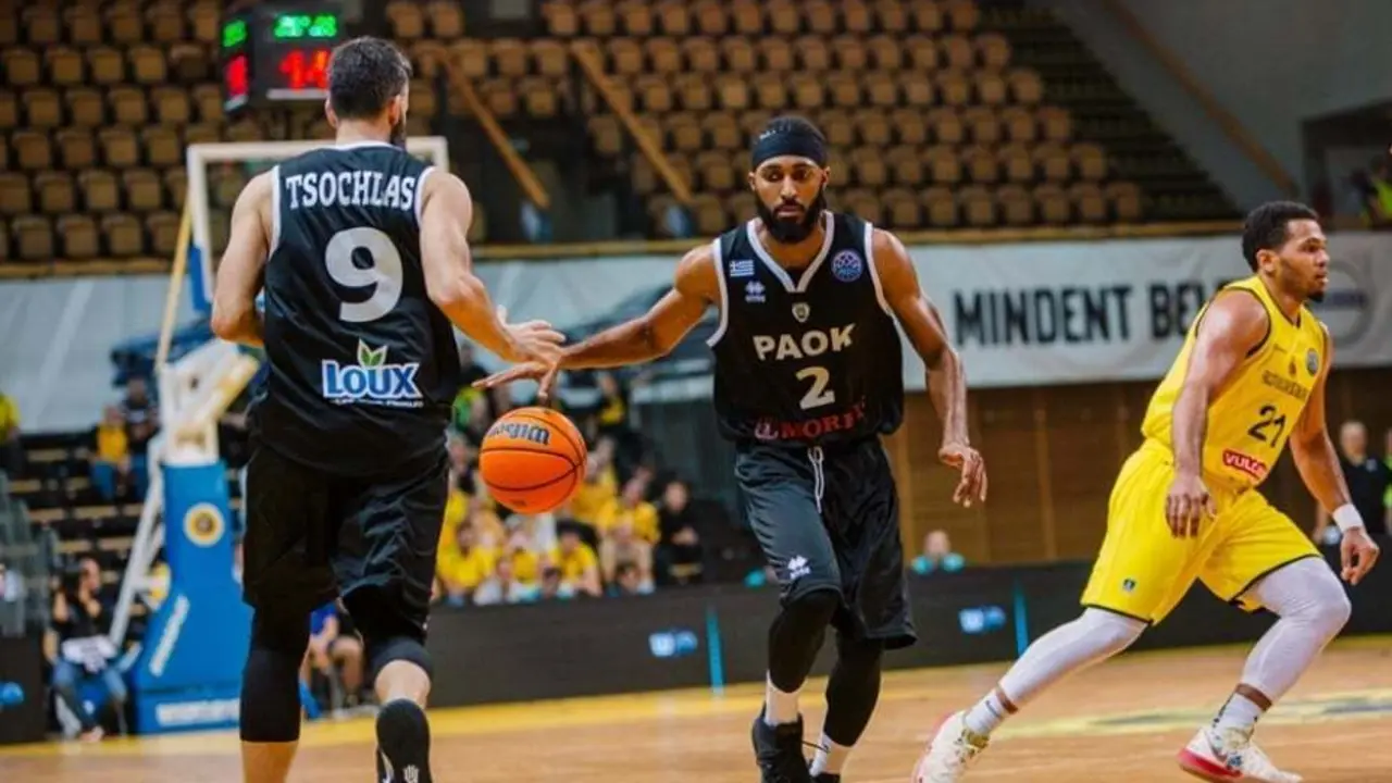 Partido entre el Falco y PAOK. Foto: FIBA