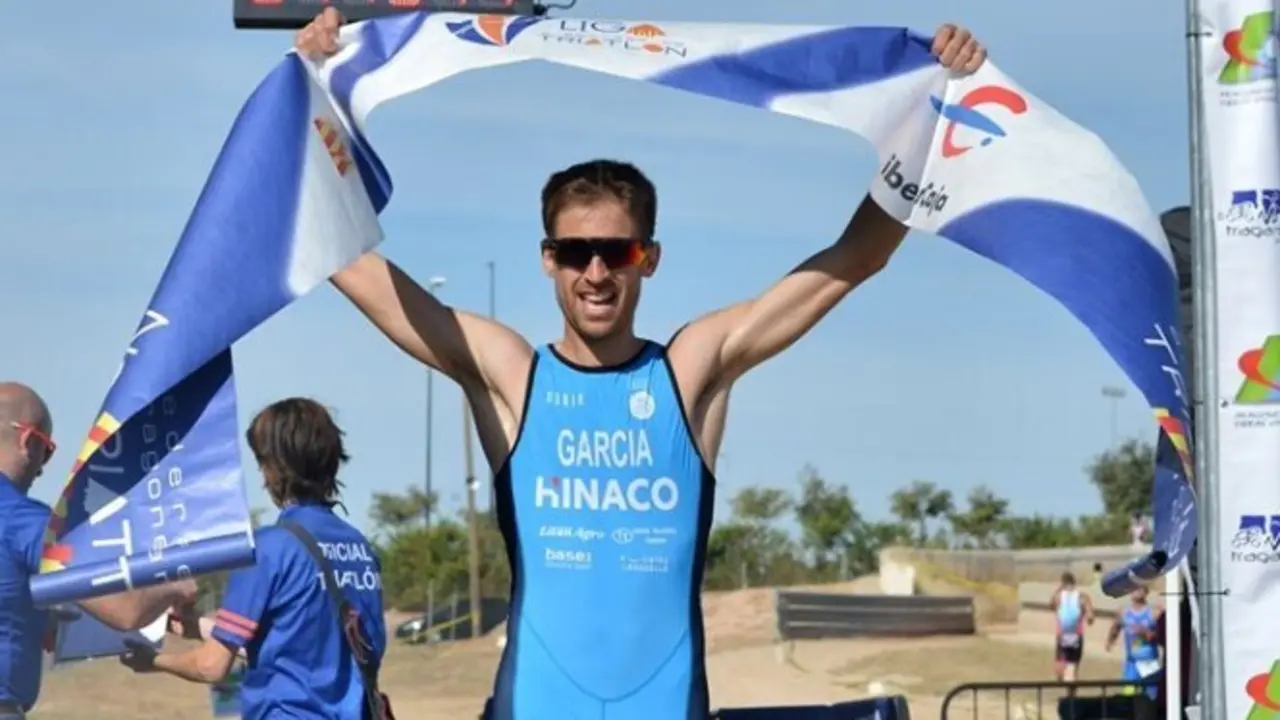 Armando Garc&iacute;a, en la imagen, ciment&oacute; su victoria en Belver de Cinca en los dos segmentos de carrera a pie. Foto: FATRI