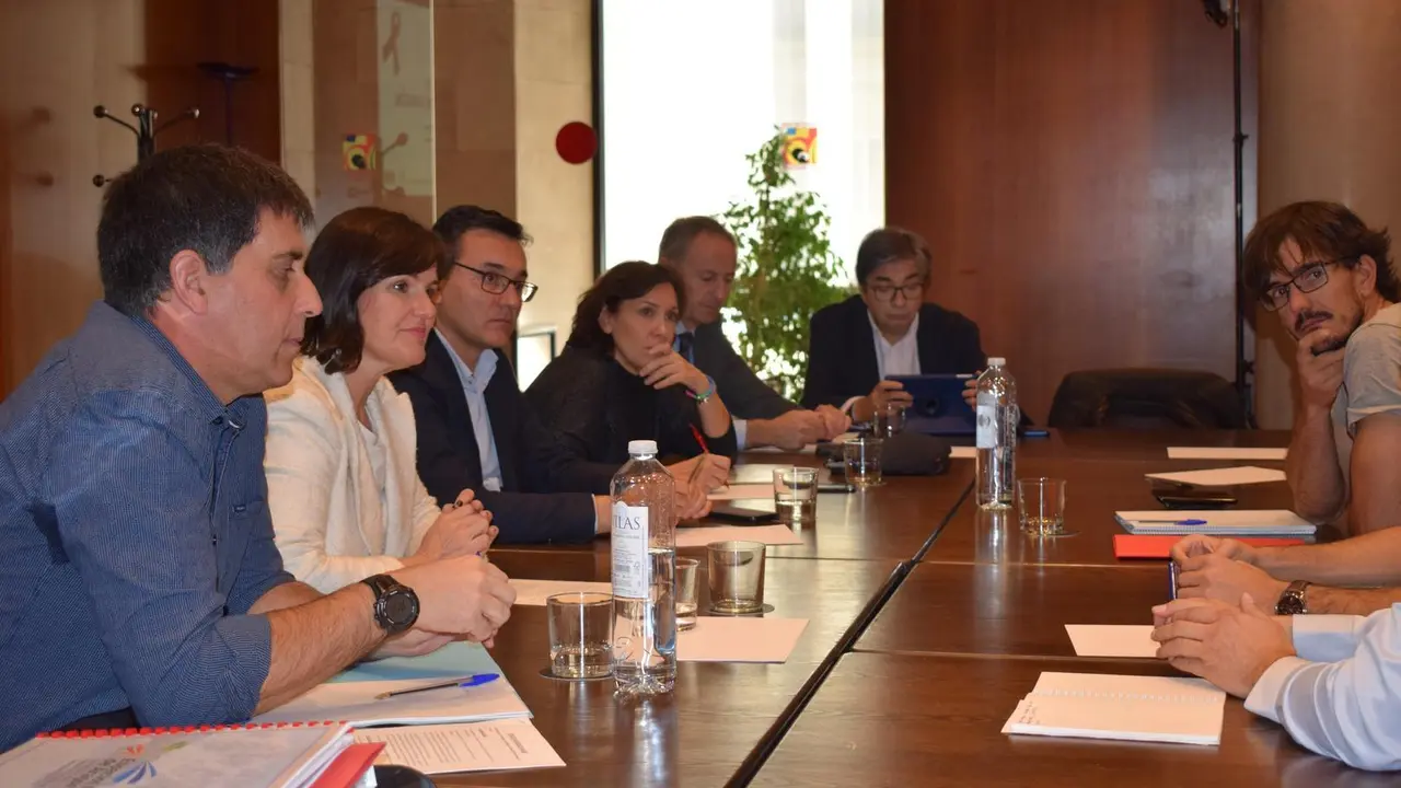 Imagen de la reuni&oacute;n entre responsables de Espacios N&oacute;rdicos de Arag&oacute;n y Turismo del Gobierno de Arag&oacute;n. Foto: ENA