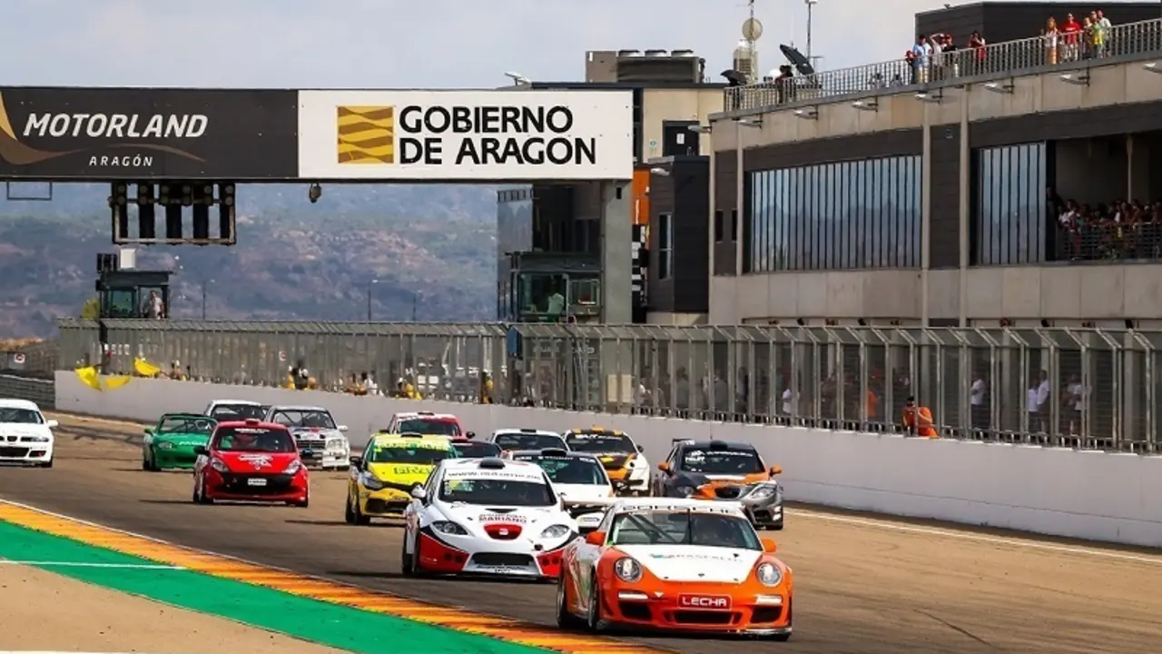 Imagen de archivo de una prueba de automovilismo en el circuito de MotorLand. Foto: MotorLand