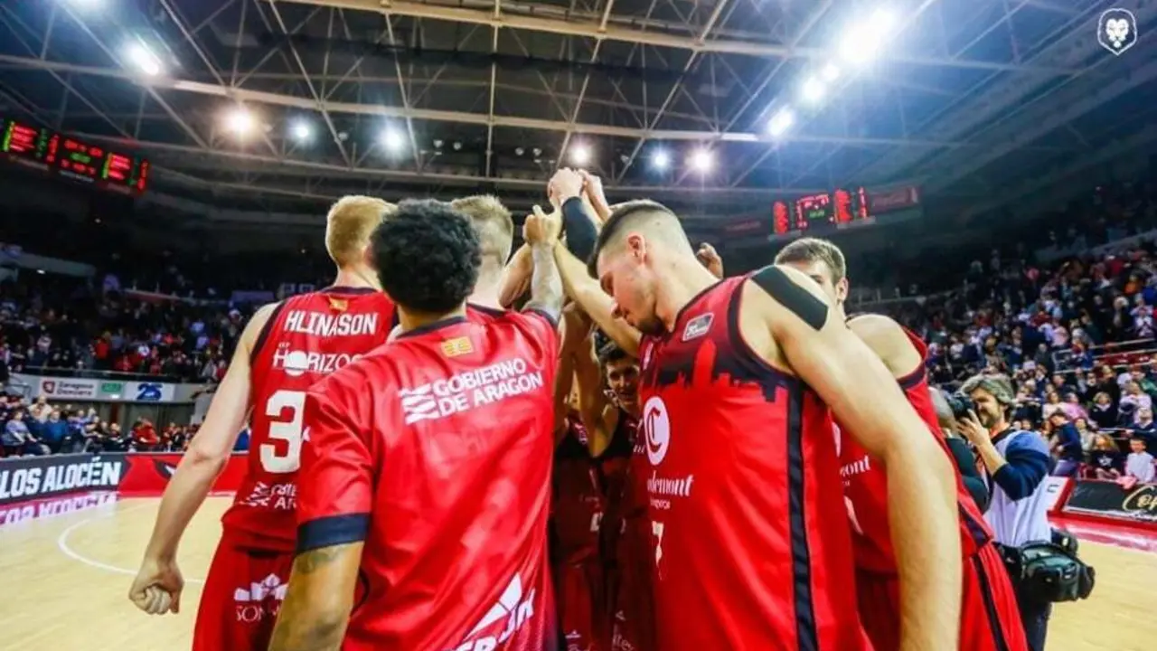 El equipo hace pi&ntilde;a tras el triunfo ante el Madrid. Foto: Esther Casas/Casademont Zaragoza