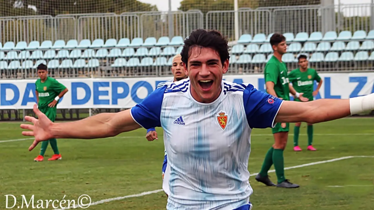 Iv&aacute;n Az&oacute;n celebrando un gol | Foto: Daniel Marc&eacute;n. 