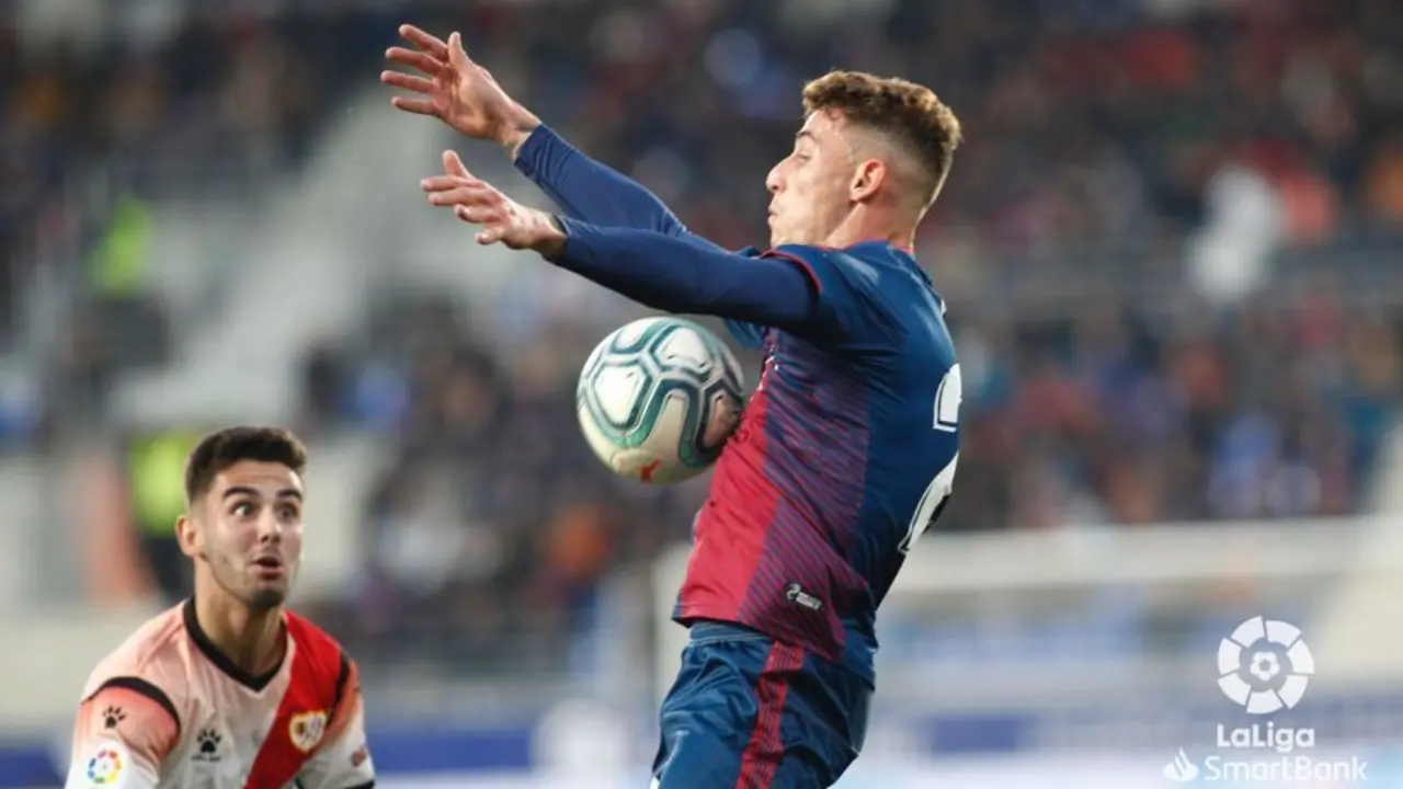 Raba se diluy&oacute; tras abrir el mafcador del Cultural - Huesca. | Foto: LaLiga