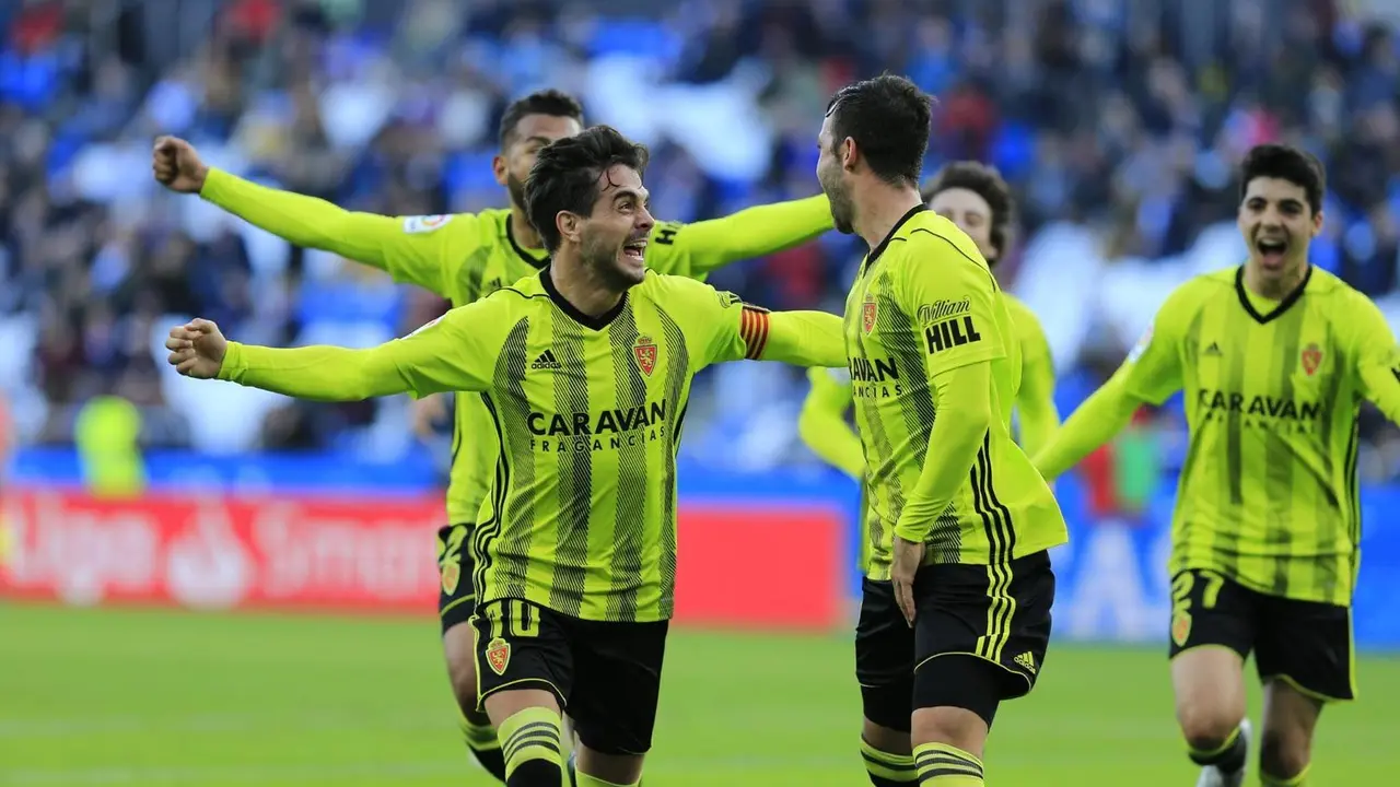 Los jugadores celebran el gol de Alberto Guiti&aacute;n en el D&eacute;por Zaragoza. Foto: Real Zaragoza.
