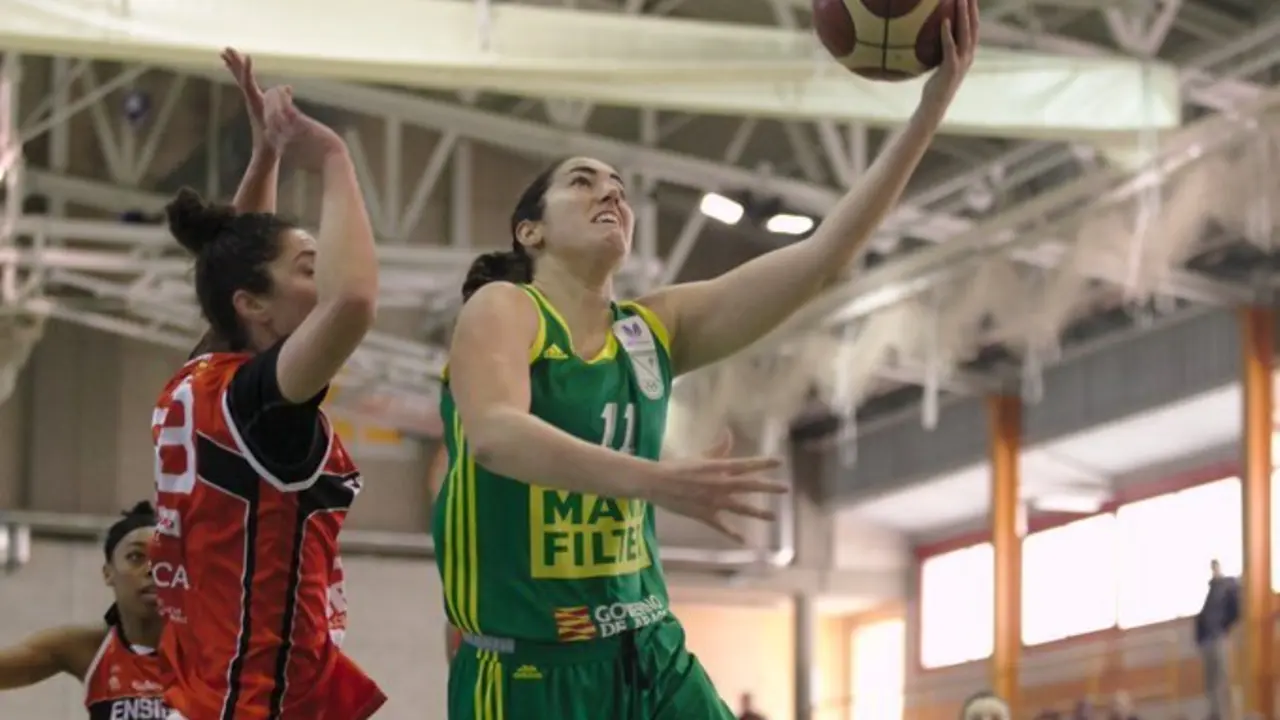 Vega Gimeno, en un partido del Stadium Casablanca. Foto: @STCBaloncesto/FEB
