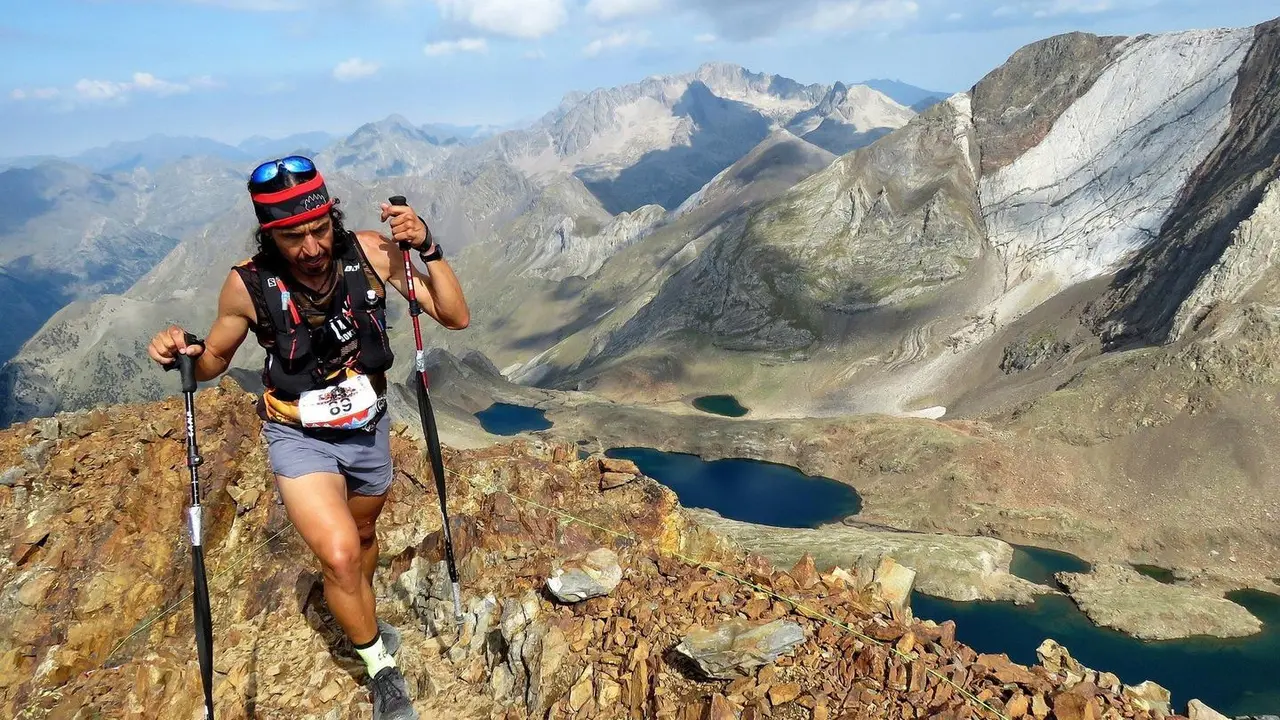 Un corredor en una edici&oacute;n anterior de la Trail Valle de Tena con muchos tramos por encima de los 2.000 metros de altitud.  Foto: Monras&iacute;n