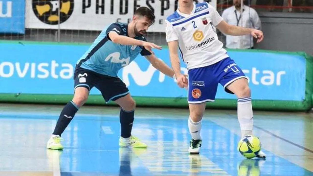 Diego Sancho controla el bal&oacute;n. Foto: Inter Movistar