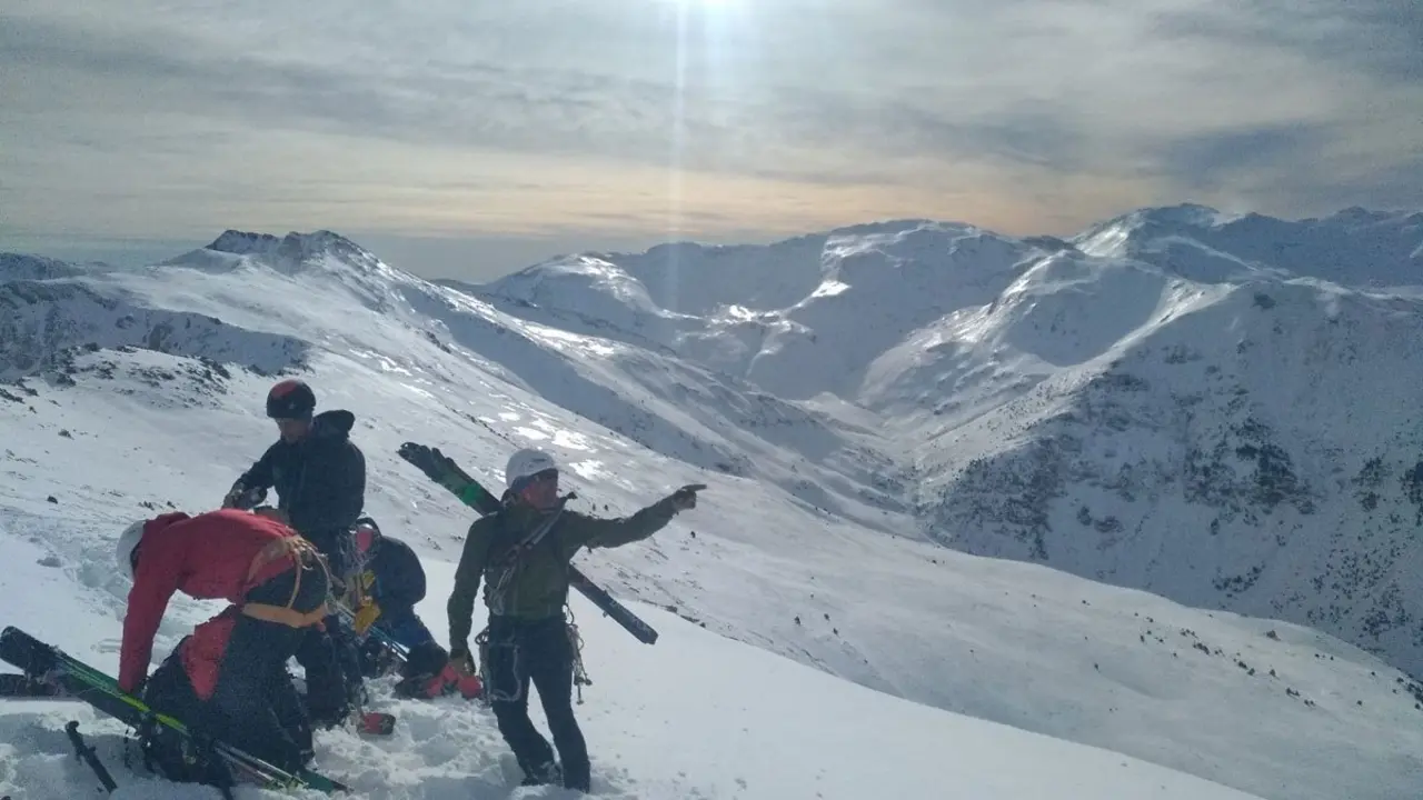 Miembros del GMAM hacen pr&aacute;cticas en la Cerda&ntilde;a (Francia) con el que clausuran 2019. Foto: GMAM