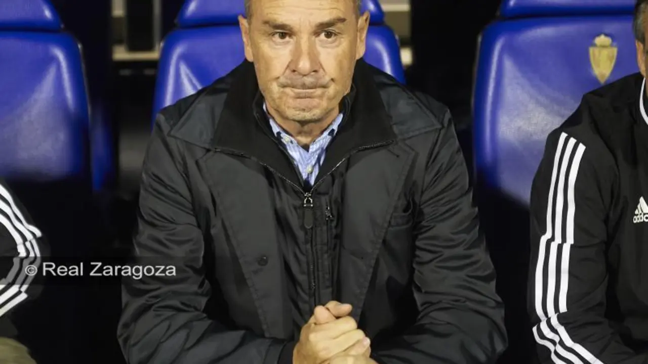 V&iacute;ctor Fernandez en el banquillo. Foto: Real Zaragoza