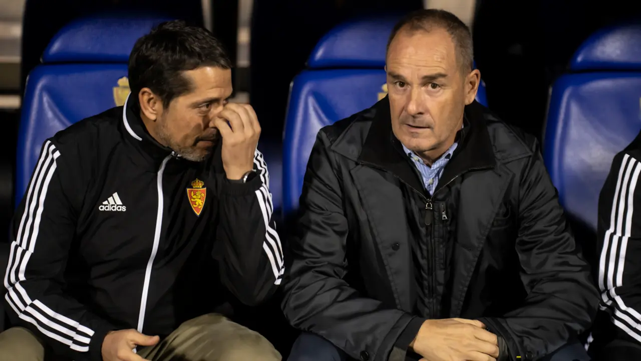 V&iacute;ctor y Loreto en el banquillo de La Romareda | Foto: Marcos Cebri&aacute;n
