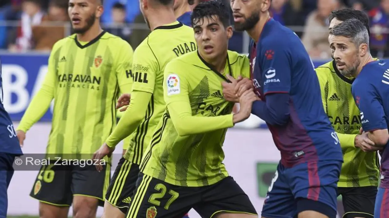 Acci&oacute;n a bal&oacute;n parado durante un SD Huesca - Real Zaragoza | Foto: Real Zaragoza