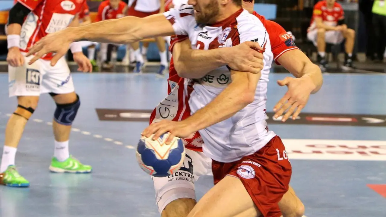 Sasha Tioumentsev contra el Aalborg. Foto: Juan Mar&iacute;n