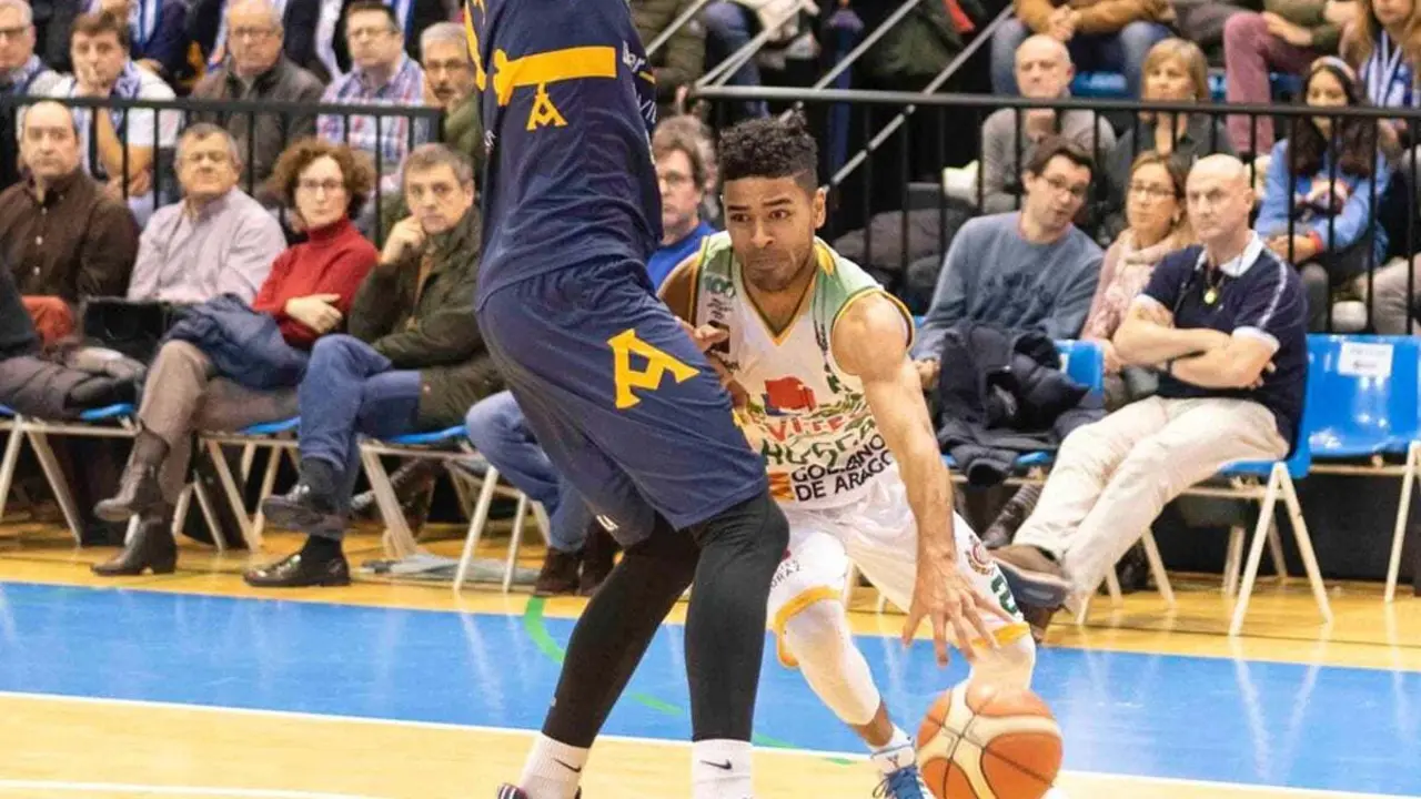 Alec Wintering en su debut con la camiseta de Levitec Huesca | Foto: Tania Fdez/OCB