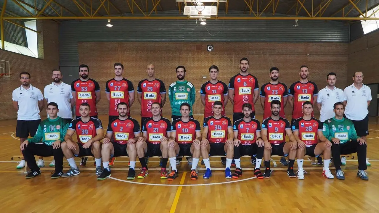 Plantilla con la que el Bada Huesca inici&oacute; la temporada 2019/20. Foto: C.Pascual