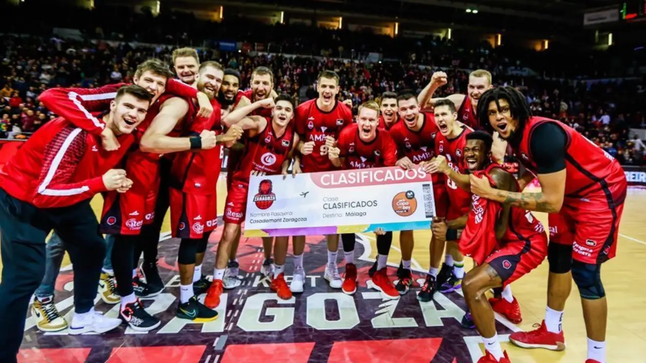 La plantilla de Casademont Zaragoza ya tiene el billete a M&aacute;laga para la Copa. Foto: Esther Casas/Casademont Zaragoza