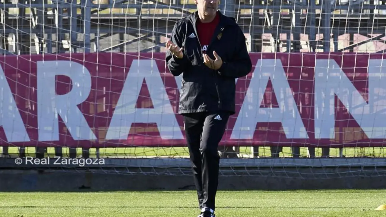 V&iacute;ctor Fern&aacute;ndez, en un entrenamiento, en la Ciudad Deportiva. Foto: Real Zaragoza / Tino Gil