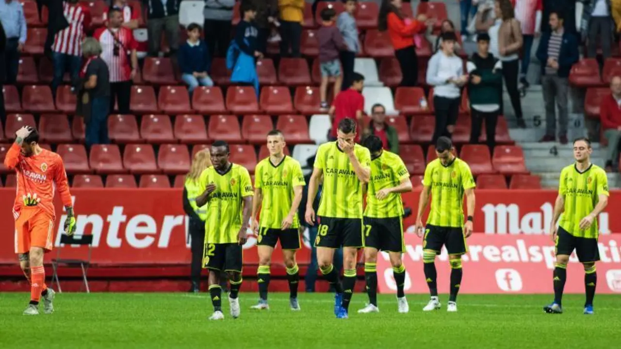 Los jugadores del Real Zaragoza en el partido de la primera vuelta en El Molin&oacute;n. Foto: Real Zaragoza