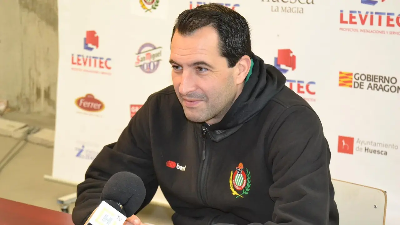 Arenas en la rueda de prensa para analizar el Alicante-Levitec Huesca. Foto: Sportaragon