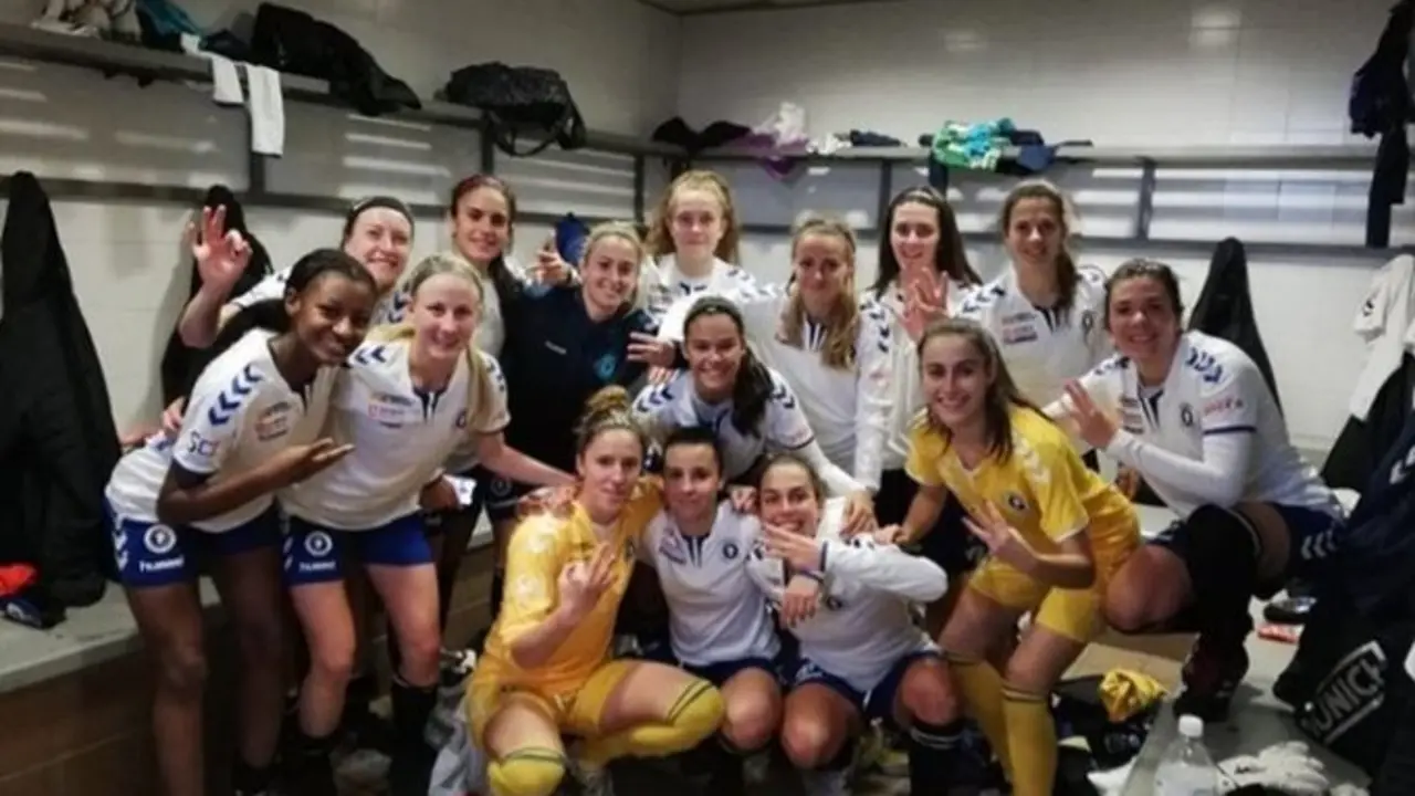 El Zaragoza CFF celebra su triunfo en Pozuelo. Foto: Zaragoza CFF