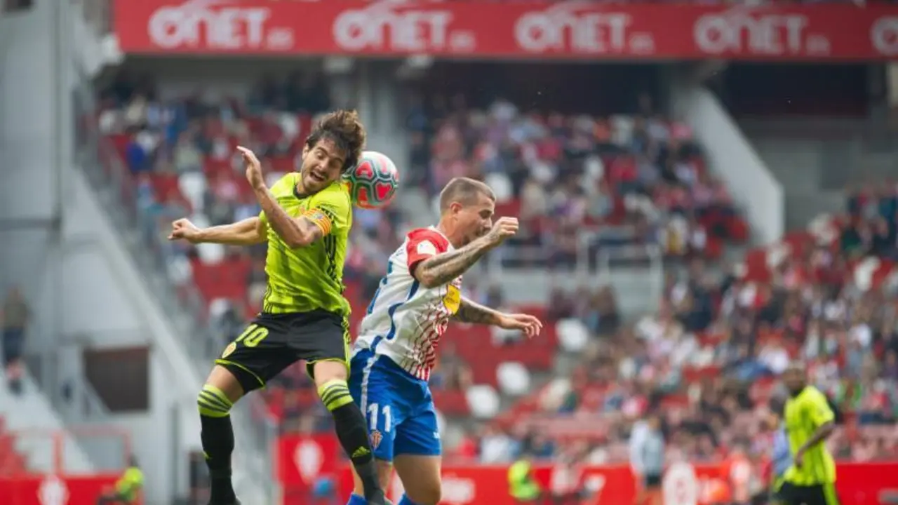 Javi Ros disputa un bal&oacute;n en El Molin&oacute;n. Foto: Real Zaragoza