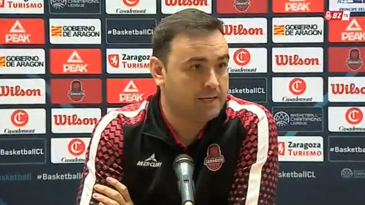 Sergio Lam&uacute;a, en sala de prensa este mi&eacute;rcoles. Fotograma de @BasketZaragoza