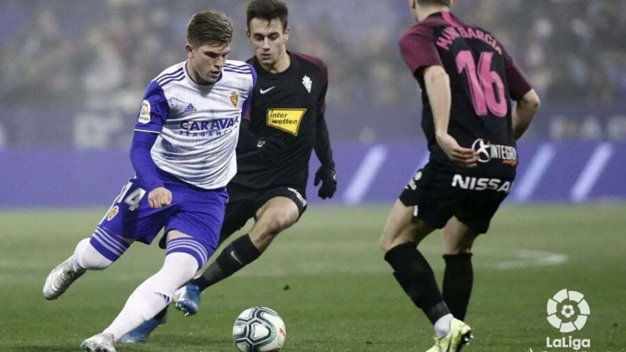 Ra&uacute;l Guti ante el Sporting. Foto: LFP