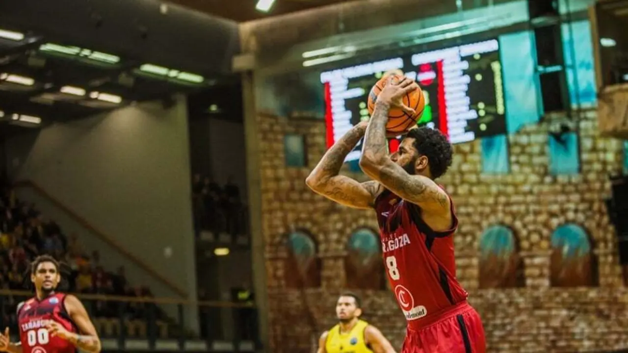 DJ Seeley ha tenido una primera parte superlativa con 17 puntos. Foto: FIBA