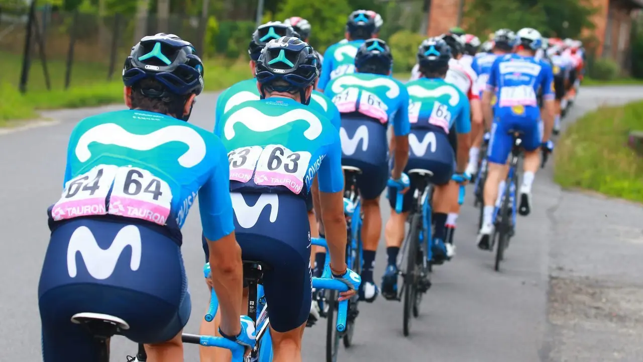 El Movistar Team comienza a rodar. | Foto: Movistar Team