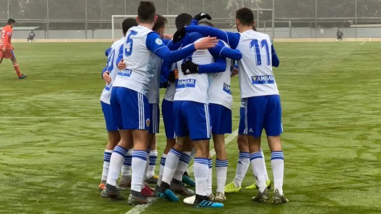 Los jugadores del filial celebrando un gol. | Foto: Deportivo Arag&oacute;n