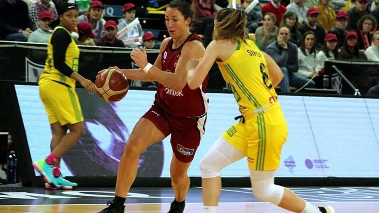 Zsofia Simon, en el encuentro de la semana pasada en el Bilbao Arena. Foto: Gernika Saski