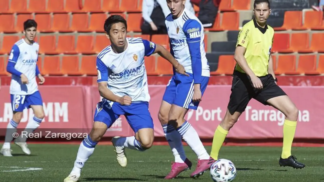Shinji Kagawa jugando un bal&oacute;n en el partido de Copa ante el N&agrave;stic. Foto: Real Zaragoza / Tino Gil