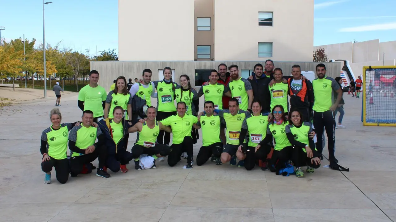 Miembros de la Tintan School Ejea que han hecho de las carreras con obst&aacute;culos una pasi&oacute;n. Foto: Cedida 