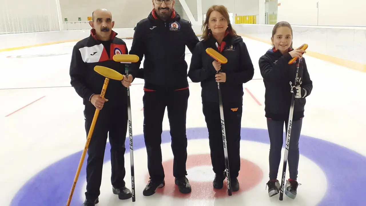 Algunos de los representantes del Curling CH Jaca. | Foto: CH Jaca