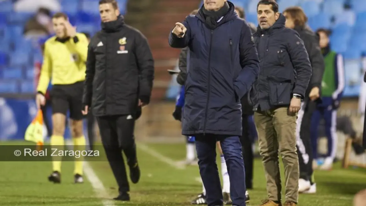 V&iacute;ctor Fern&aacute;ndez en el banquillo de La Romareda. Foto: Real Zaragoza
