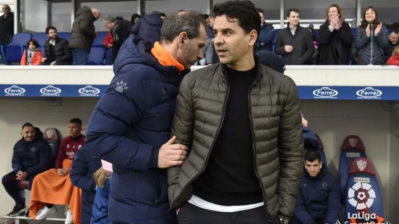 M&iacute;chel, en la imagen. minutos antes de iniciarse el Huesca-Lugo en El Alcoraz. Foto: LaLiga